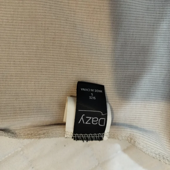 Vintage Graphic Crop Top - Cream - Picture 6 of 6